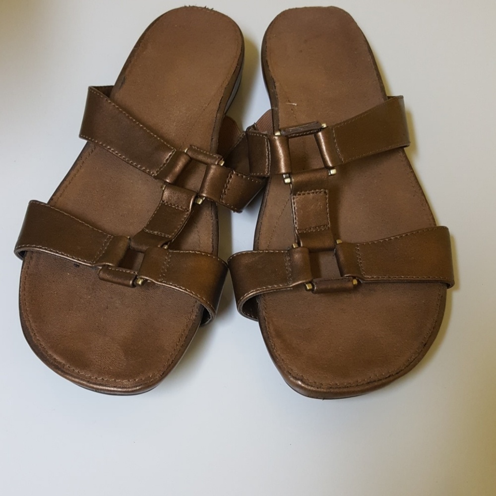 Aerosols bronze sandals. Size 8